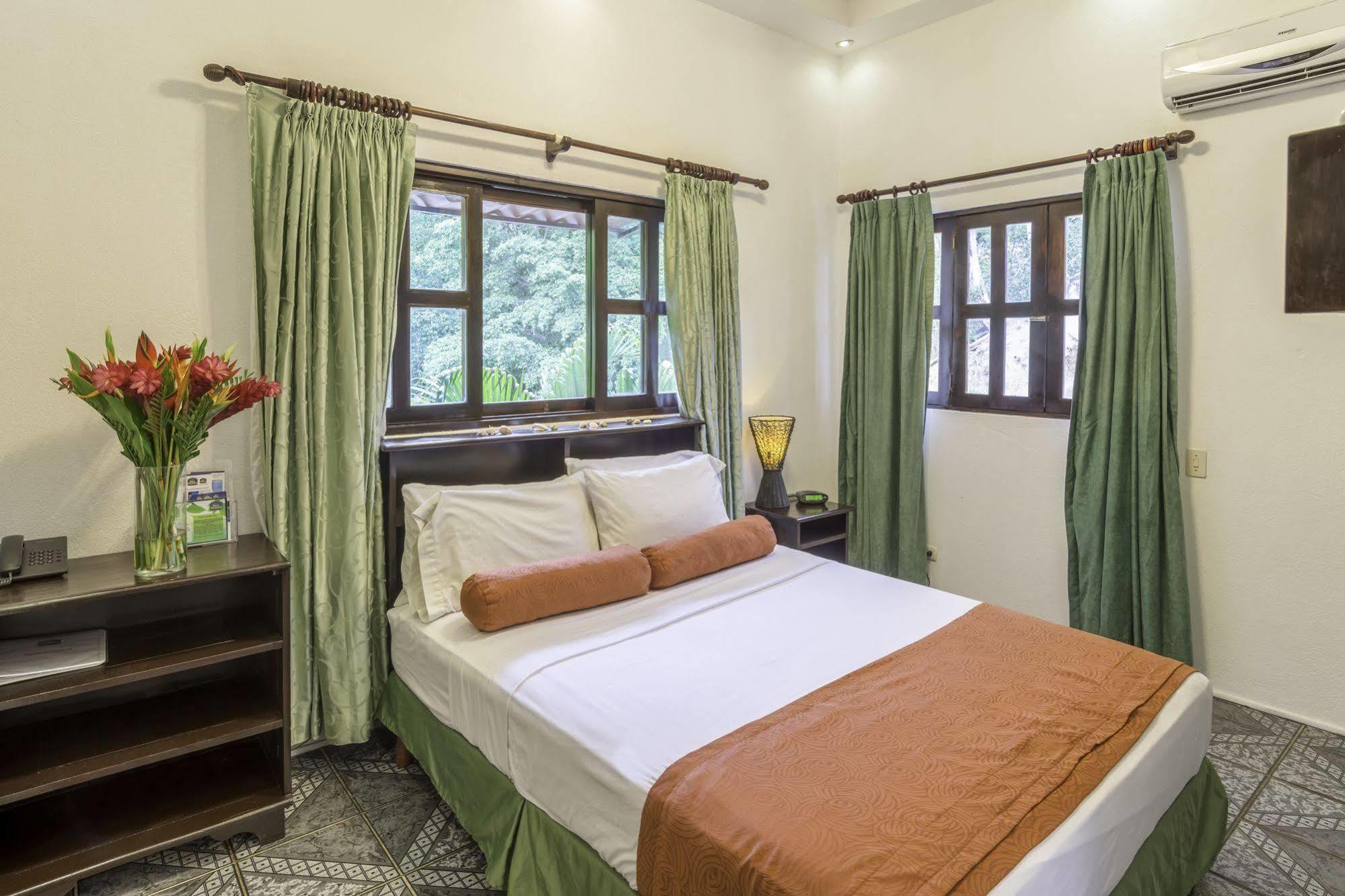 Best Western Tamarindo Vista Villas Exterior photo